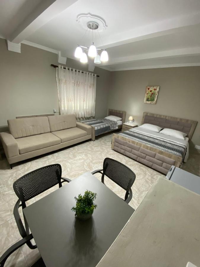 Vila Ajdinaj เบราท ภายนอก รูปภาพ